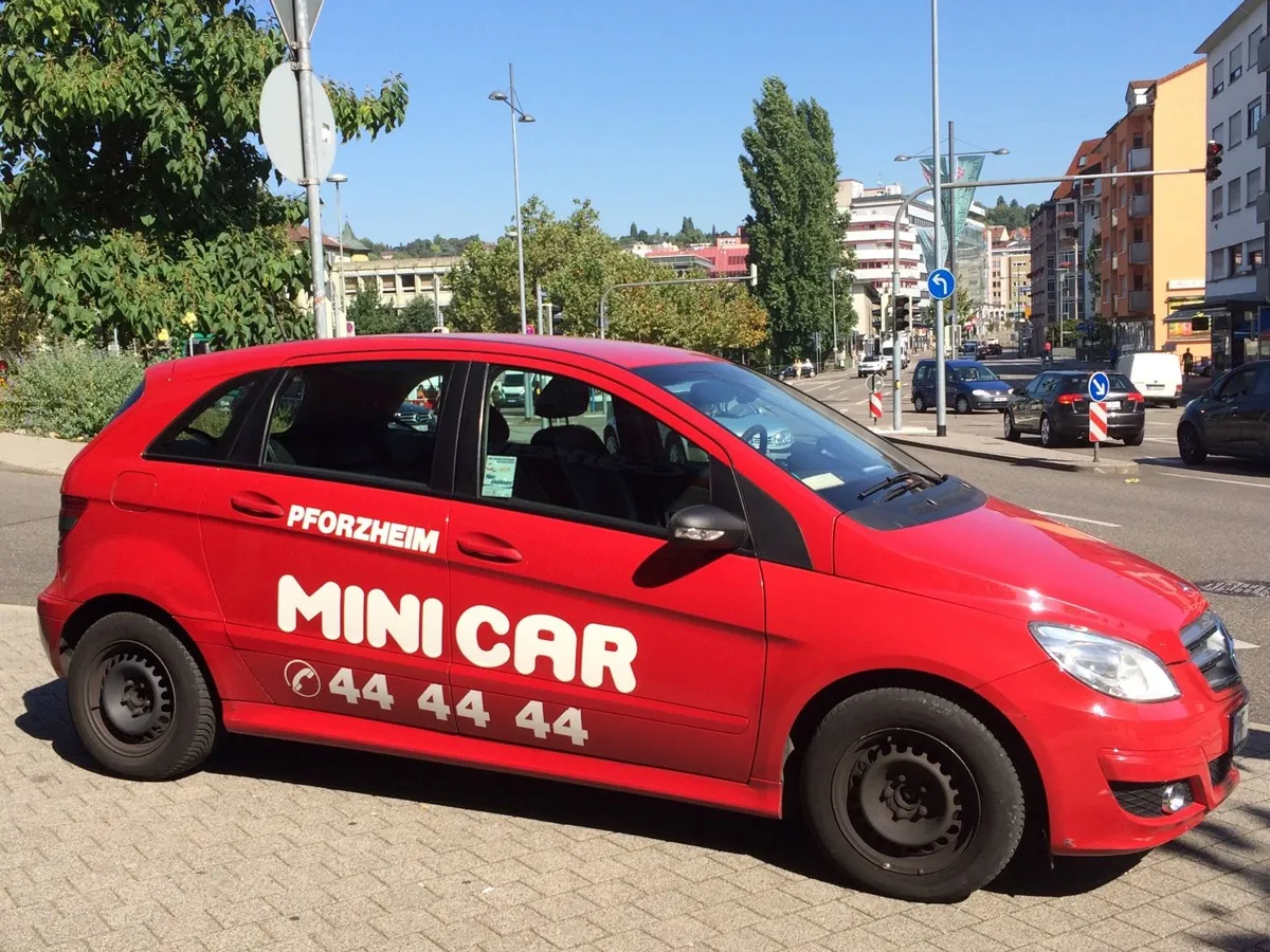 Taxi Pforzheim Mercedes E-Klasse im Einsatz